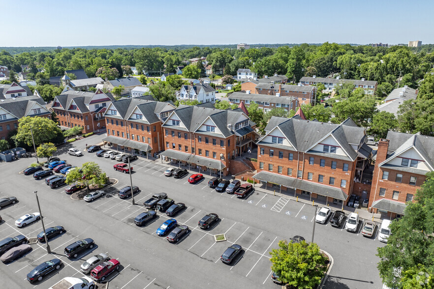More Photos Of 525-545 Main St, Laurel Office For Lease