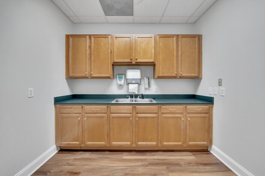 More Photos Of 20808 N Main St, Cornelius Medical For Lease