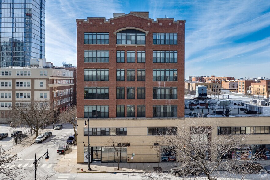 More Photos Of 2014-2036 S Michigan Ave, Chicago Office Residential For Lease