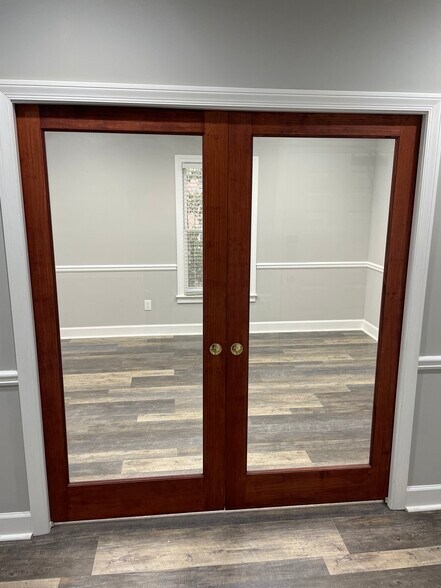 More Photos Of 595 Colonial Park Dr, Roswell Loft Creative Space For Lease