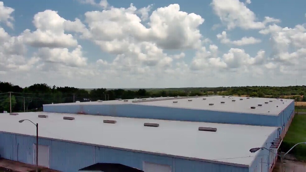 More Photos Of 400 N Harvey St, Seminole Manufacturing For Lease