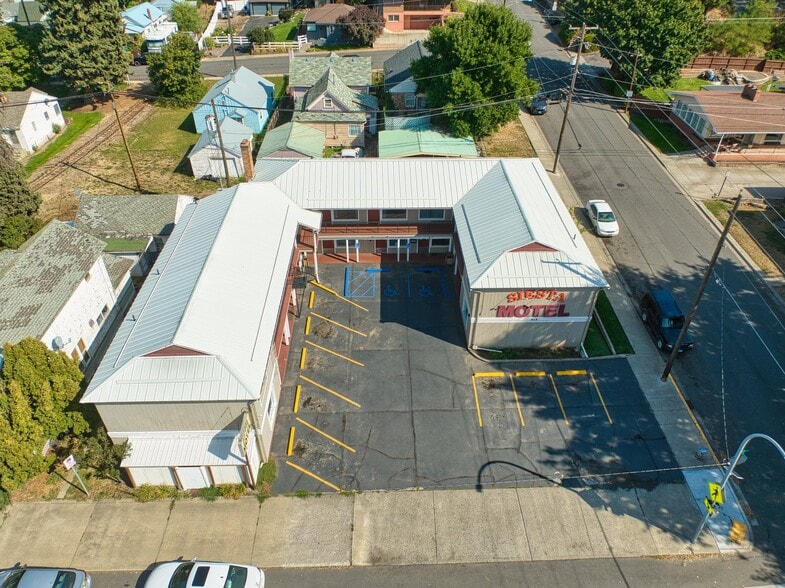 More Photos Of 615 S Main St, Colfax Hotel For Sale