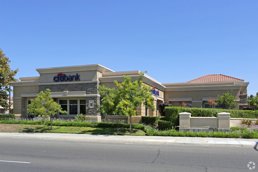 More Photos Of 1010 E Perrin Dr, Fresno Freestanding For Lease