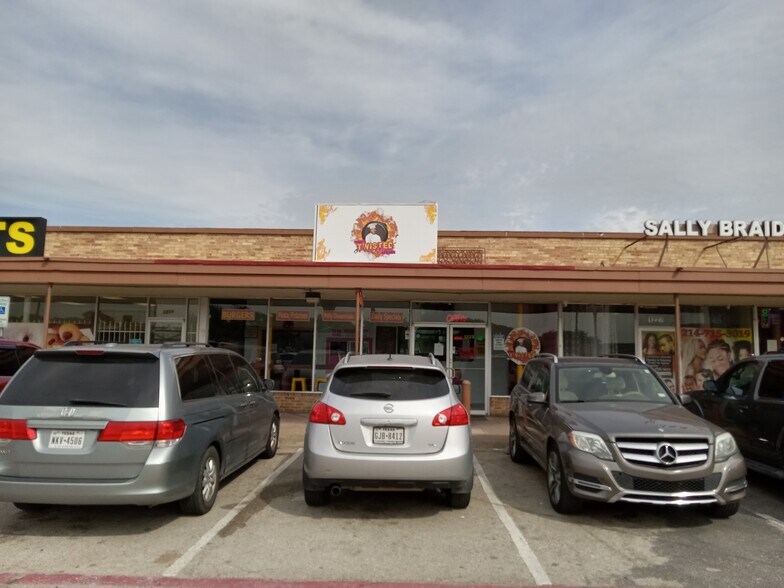 More Photos Of 1207 E Red Bird Ln, Dallas Freestanding For Sale