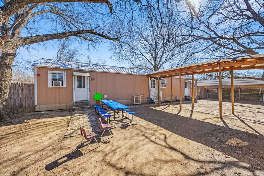 More Photos Of 768 N Saint Augustine Dr, Dallas Specialty For Sale