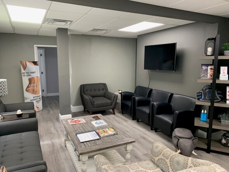 More Photos Of 1 Oakwood Park, Castle Rock Medical For Lease