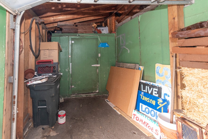 More Photos Of 106 Eastern Blvd, Essex General Retail For Sale