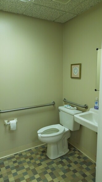 More Photos Of 7 Post Office Rd, Waldorf Medical For Sale