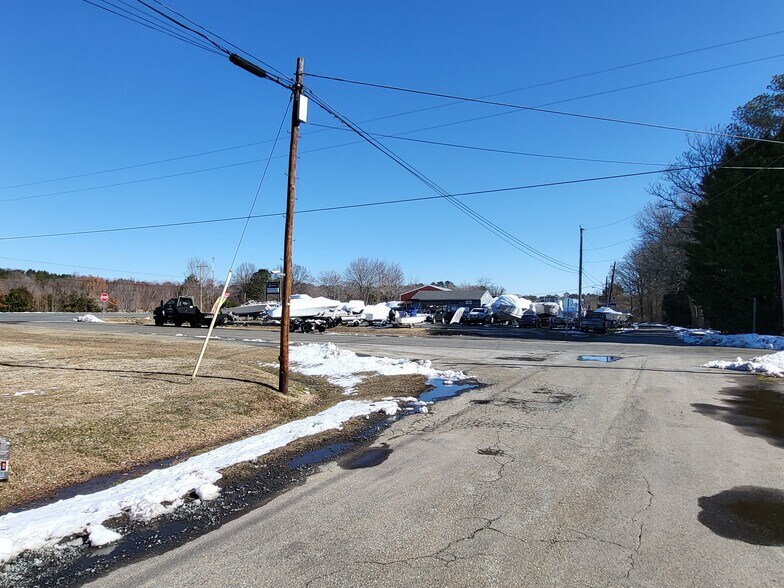 More Photos Of 9649 New Rd, Mcdaniel Marina For Sale