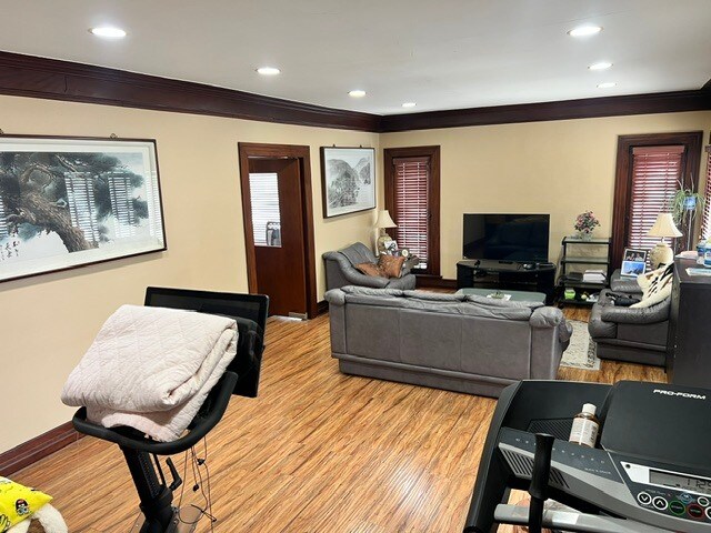More Photos Of 220 N Oxford Ave, Los Angeles Office Residential For Sale