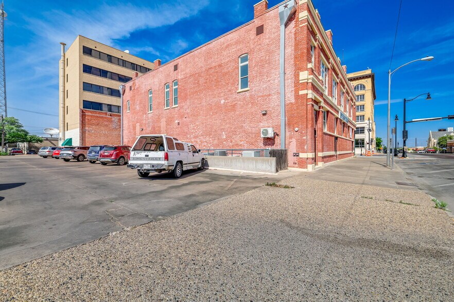 More Photos Of 29 S Chadbourne St, San Angelo Drugstore For Sale