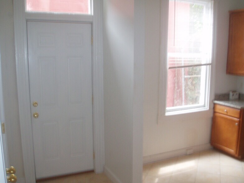 More Photos Of 821 W Marshall St, Richmond Specialty For Sale