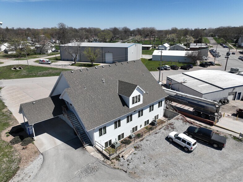 More Photos Of 305 Main St, Firth Bank For Sale