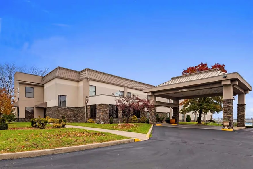 Primary Photo Of 40 New Garver Rd, Monroe Hotel For Sale