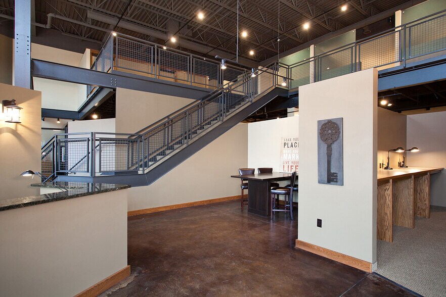 More Photos Of 434 Hale Ave N, Oakdale Office For Sale