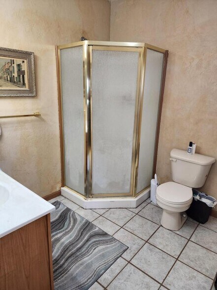 More Photos Of 132 W Washington Ave, Ava Medical For Sale
