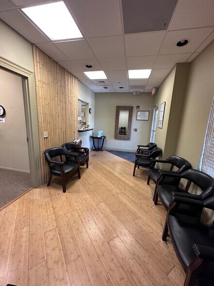 More Photos Of 842 Sunset Lake Blvd, Venice Medical For Lease