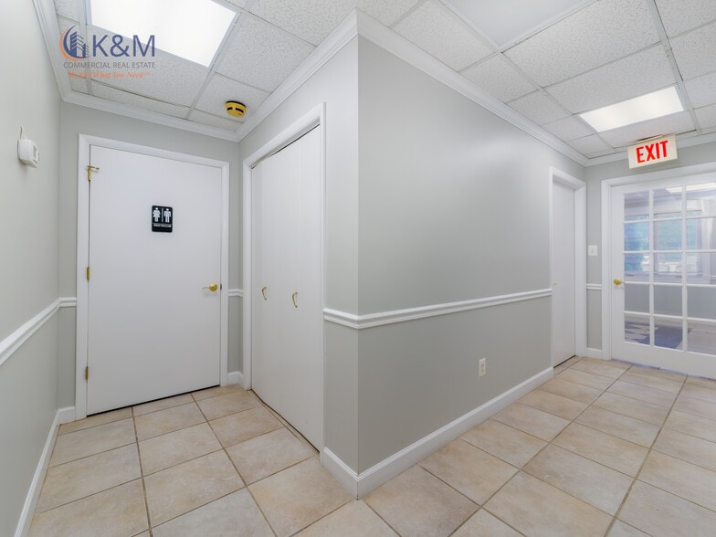 More Photos Of 5205-A Lyngate Court @ Braddock and Rolling Road, Burke Office For Sale