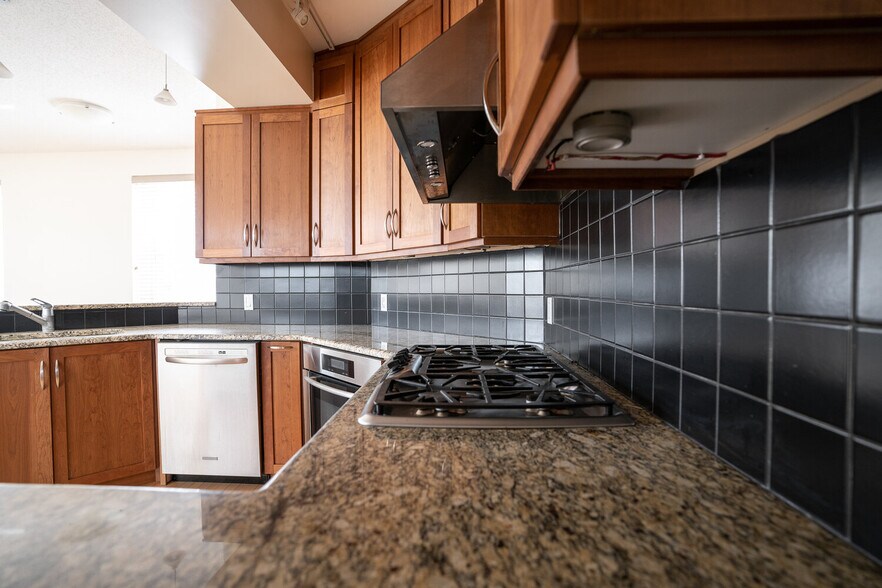 More Photos Of 10601 97th St NW, Edmonton Apartments For Sale