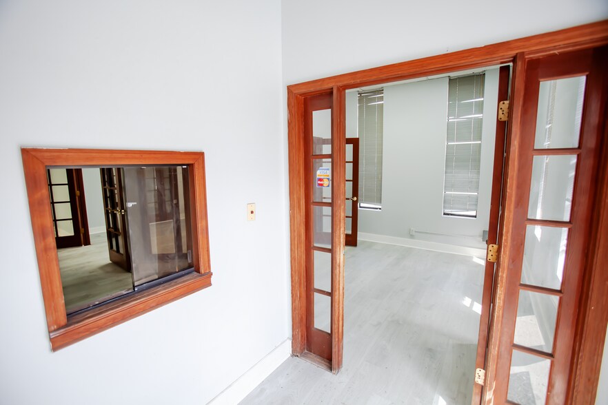 More Photos Of 16350 NE 12th Ave, North Miami Beach General Retail For Lease