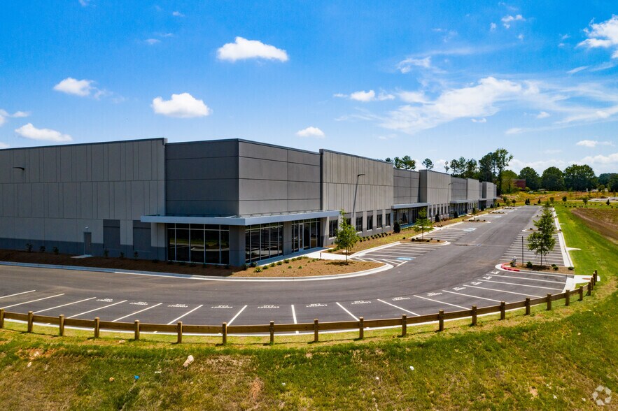 More Photos Of 6520 Corporate Ct, Alpharetta Manufacturing For Lease