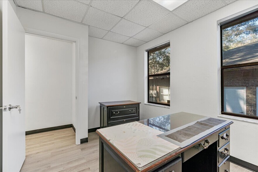 More Photos Of 7733 W Newberry Rd, Gainesville Office For Sale