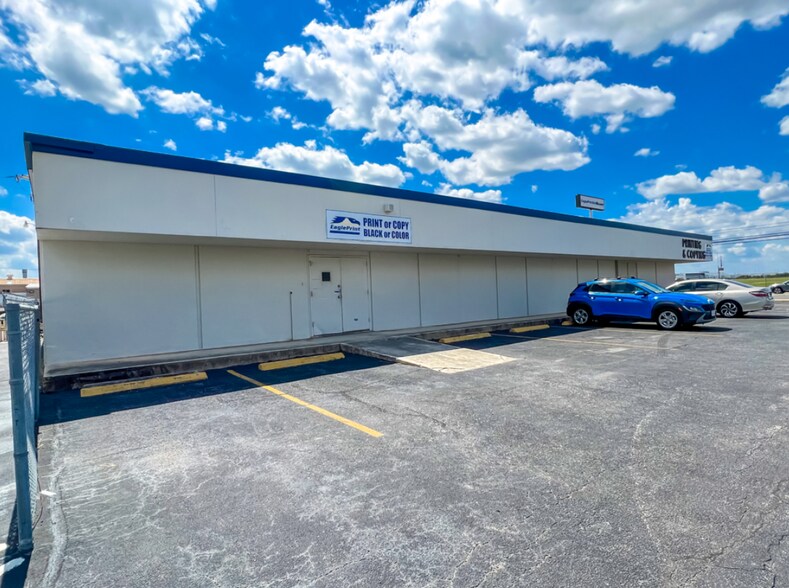 More Photos Of 8934 Broadway St, San Antonio Freestanding For Lease