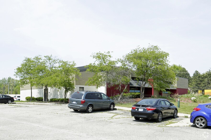 More Photos Of 1820 44th St SW, Wyoming Freestanding For Lease