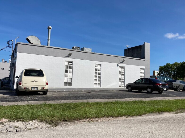 More Photos Of 9595 SW 160th St, Miami Freestanding For Sale