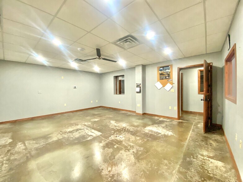 More Photos Of 2412 County Lane 175, Carthage Industrial For Sale