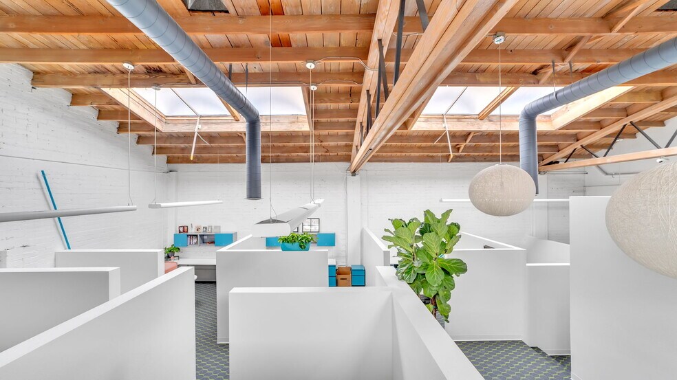 More Photos Of 4010 Goldfinch St, San Diego Loft Creative Space For Sale