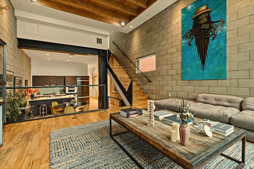 More Photos Of 631 N Larchmont Blvd, Los Angeles Office Residential For Sale