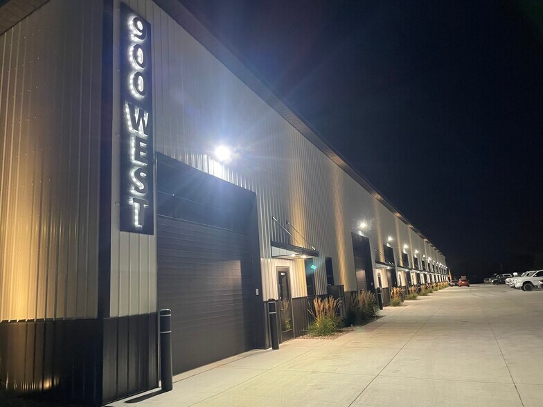 More Photos Of 900 W 25th St, South Sioux City Warehouse For Lease