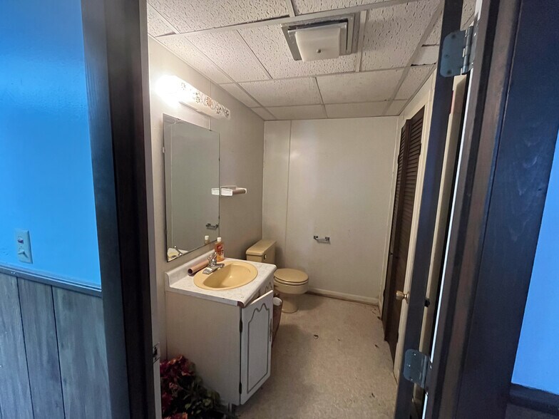 More Photos Of 155 Saco Ave, Old Orchard Beach Office For Sale