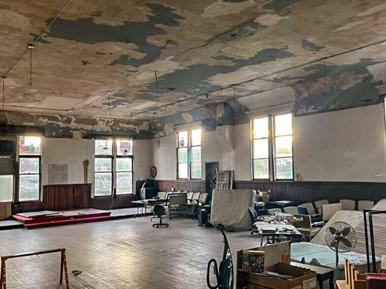 More Photos Of 301 E 25th St, Tacoma General Retail For Sale