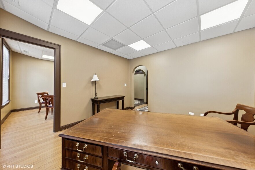 More Photos Of 536 Crescent Blvd, Glen Ellyn Unknown For Lease