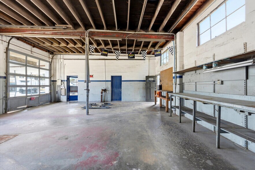 More Photos Of 10 N Main St, Chiefland Service Station For Sale