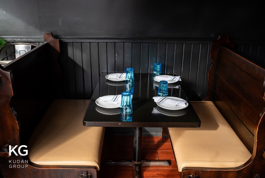 More Photos Of 327-329 Waukegan Ave, Highwood Storefront For Lease