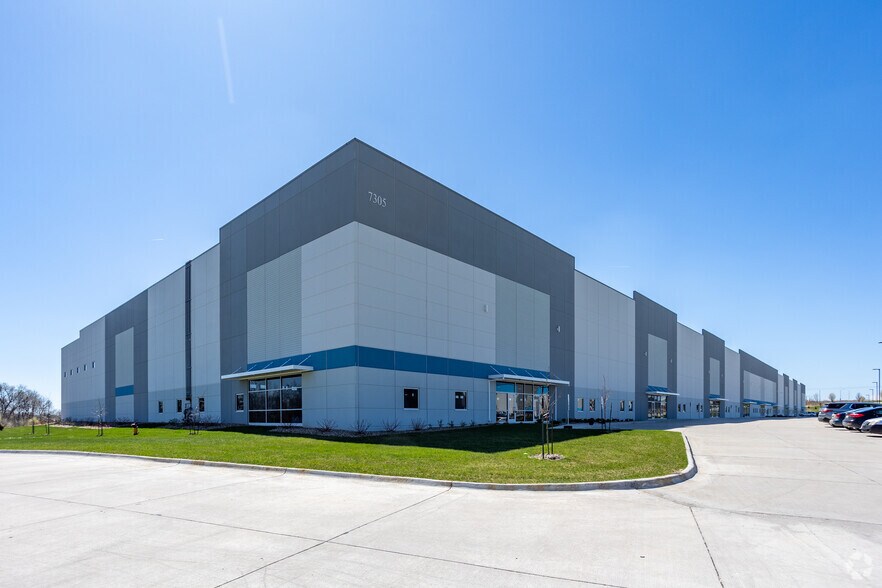 More Photos Of 7305 SE Crosswinds Dr, Ankeny Distribution For Lease