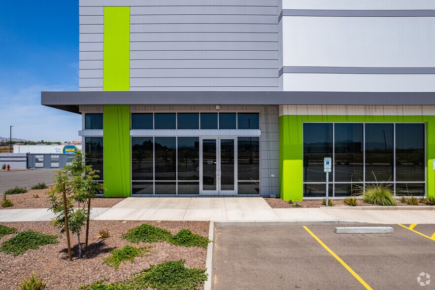 More Photos Of 6801 N Cotton Ln, Glendale Distribution For Lease