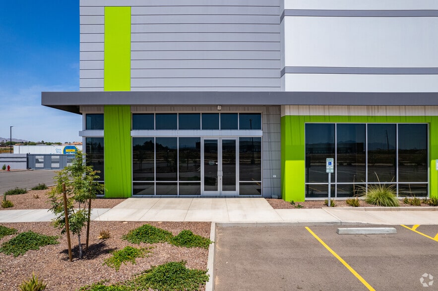 More Photos Of 6801 N Cotton Ln, Glendale Distribution For Lease