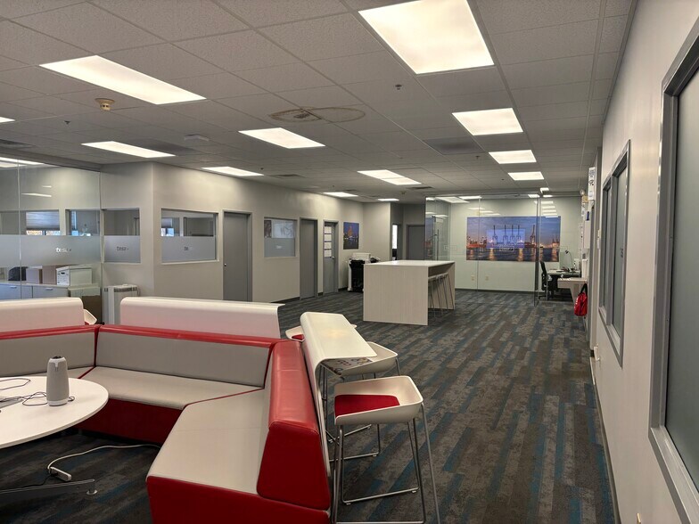 More Photos Of 9 Batchelder Rd, Seabrook Warehouse For Lease