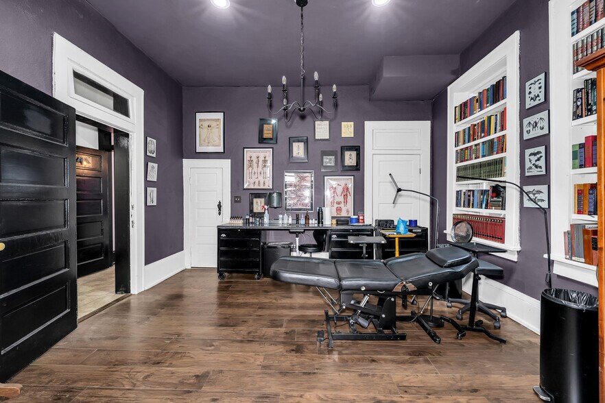 More Photos Of 110 S 2nd St, Ozark Flex For Sale