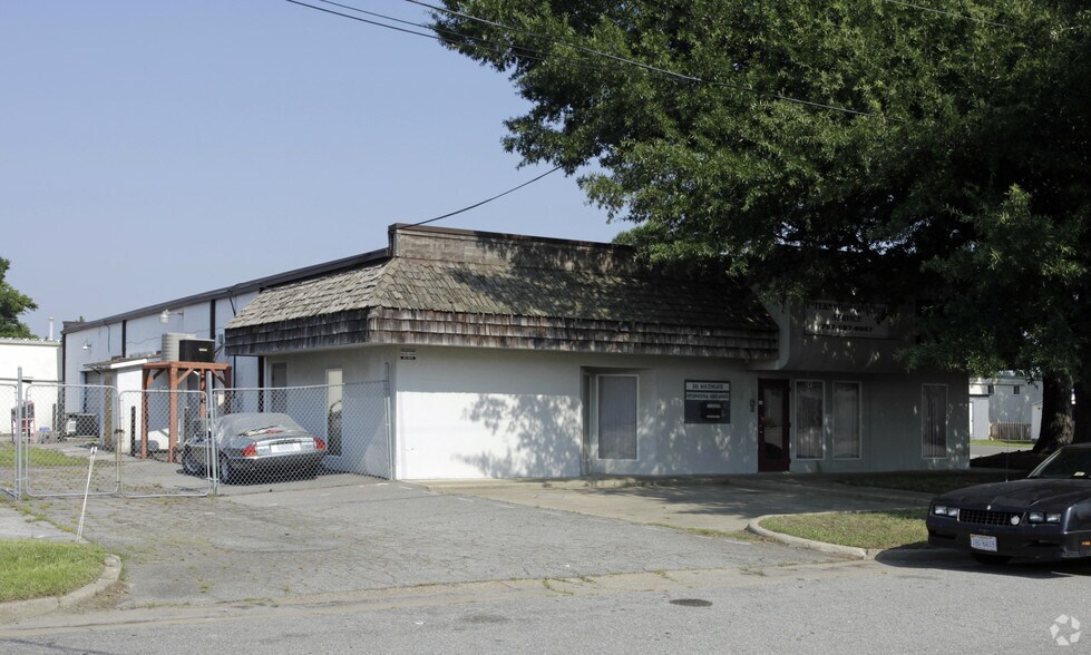 More Photos Of 5001-5003 Admiral Wright Rd, Virginia Beach Flex For Lease