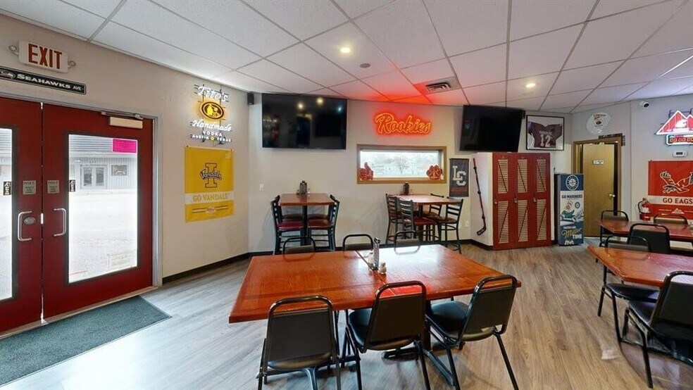 More Photos Of 509 Diagonal St, Clarkston Bar For Sale