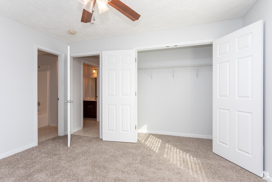 More Photos Of 2737 Kentberry Ave, Fayetteville Apartments For Sale