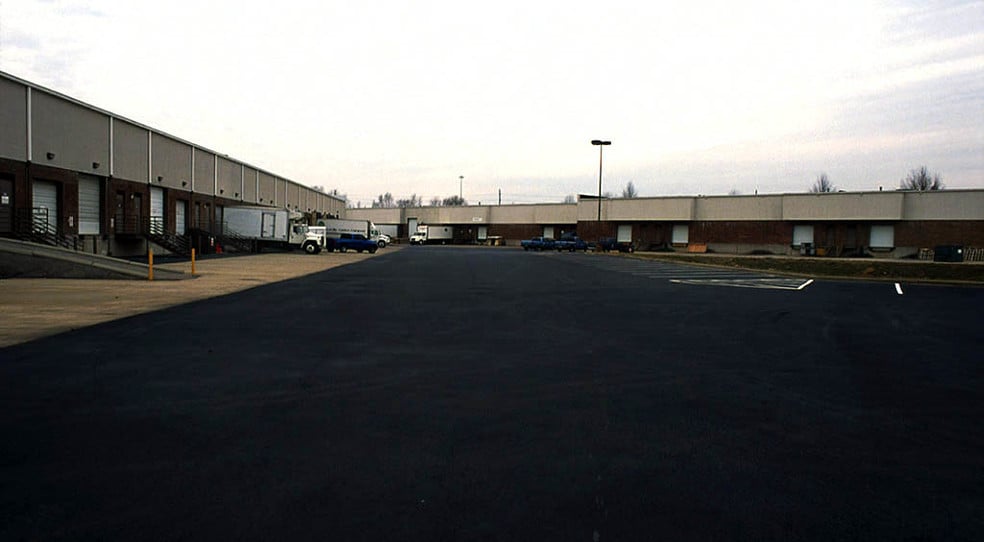 More Photos Of 3600 Chamberlain Ln, Louisville Light Manufacturing For Lease