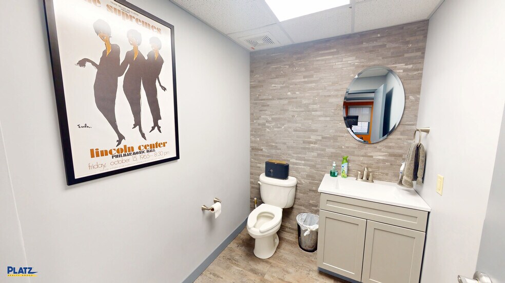 More Photos Of 320 E Market St, Warren Medical For Lease