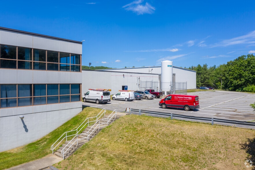 More Photos Of 125 Fisher St, Westborough Warehouse For Lease