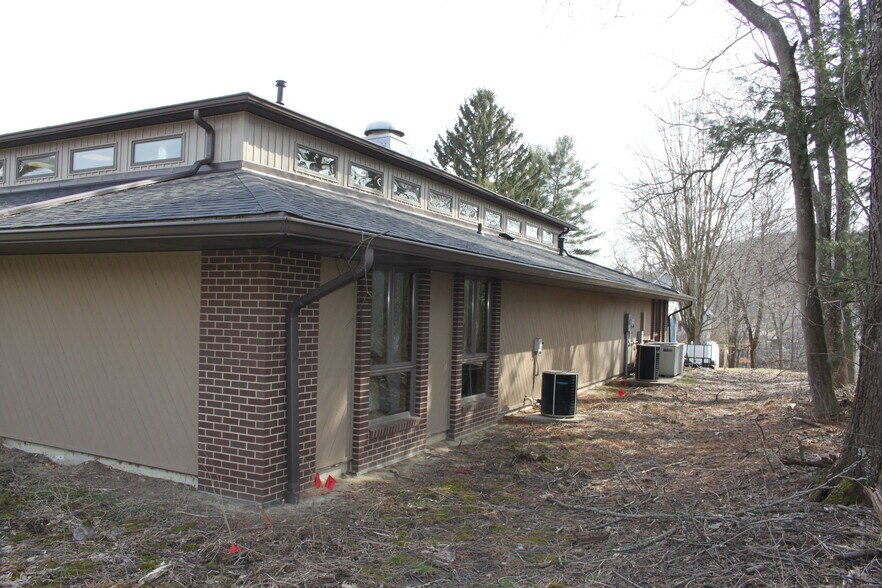 More Photos Of 112 Circle St, Franklin Office For Sale